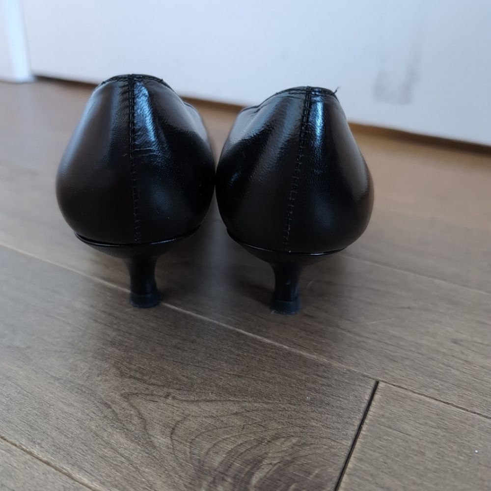 Stuart Weitzman/Kitten Heel Sz 7 - Picture 4 of 5